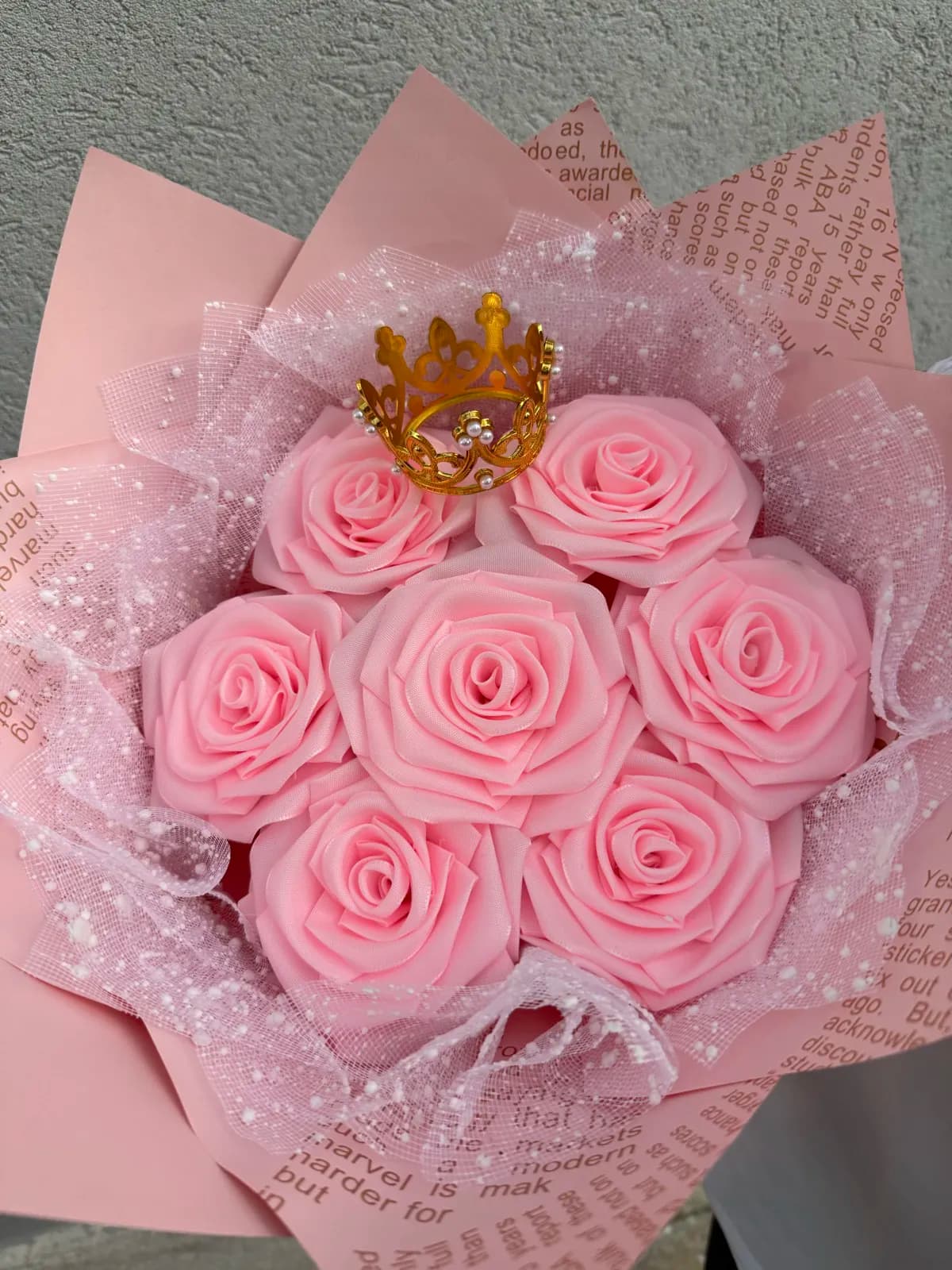 Buket Trëndafilash Rozë me Kurorë ose happy birthday — foto 2