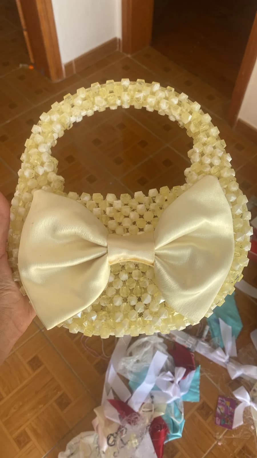Çanta Dore me Perlat dhe Harxhe Satin