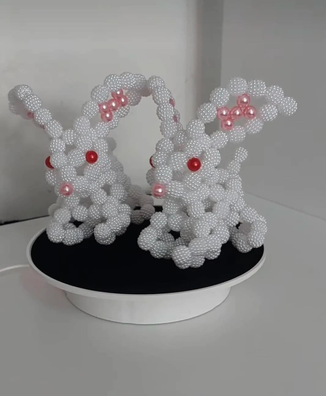 Figura Dekorative Lepuri me Perlat