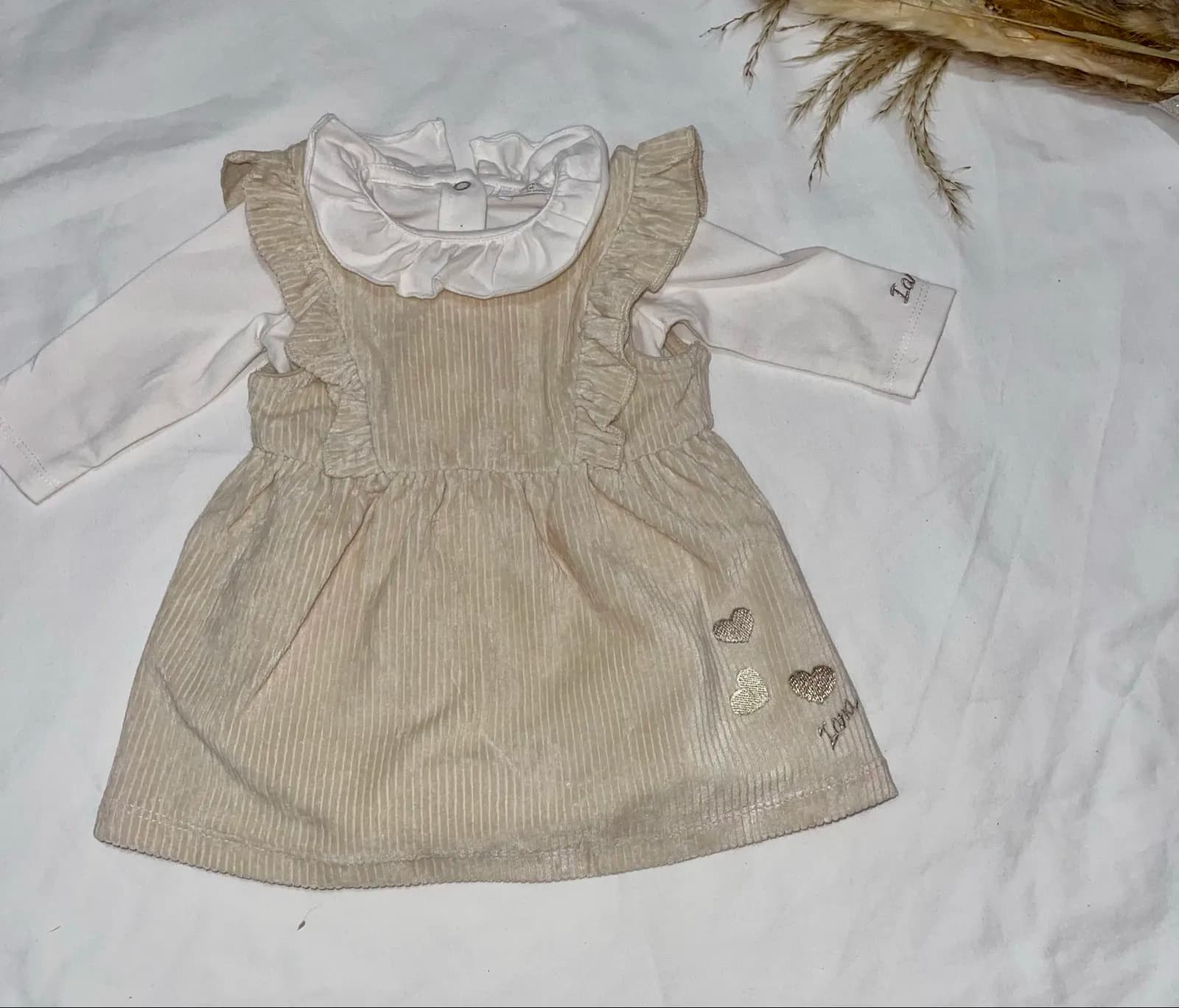 Komplet Rroba për Bebë - Romper Beige dhe Bluzë e Bardhë — foto 3