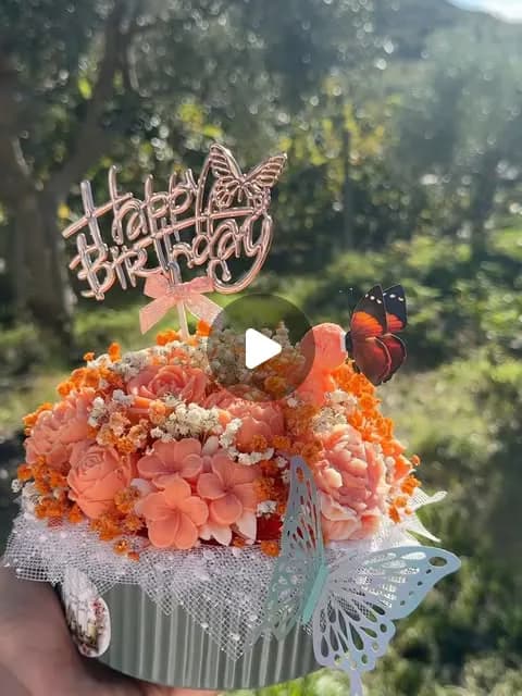 “Handmade Petal Stories” on Instagram: "Për dike që meriton më shumë se një dhuratë... meriton një emocion✨🌸 Per personalizime dhe porosi në DM #birthdaygifts #durres #albania #handmadewithlove❤️ #fypシ❤️💞❤️" — foto 1