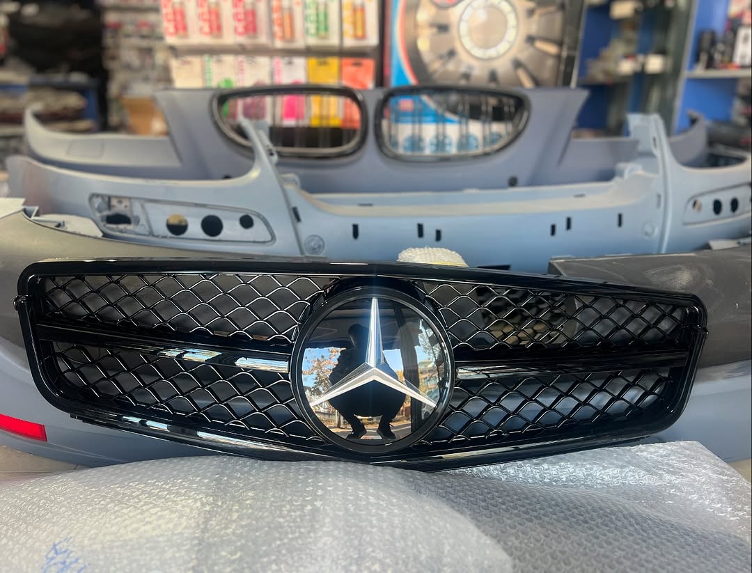 Maskarino Mercedes Benz W204